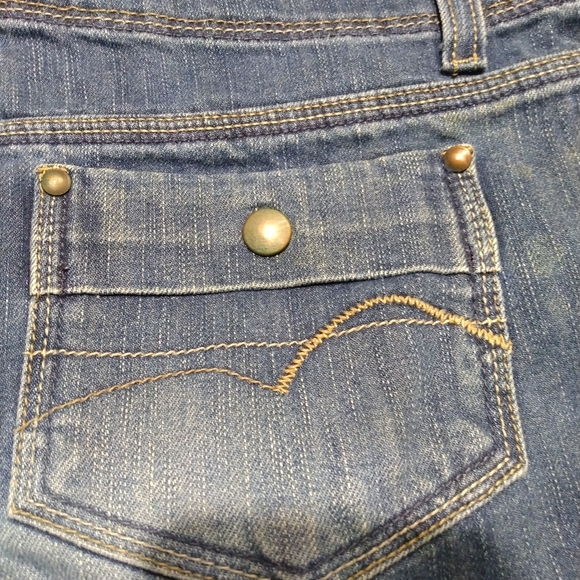 American Eagle Jean Shorts - Picture 4 of 5